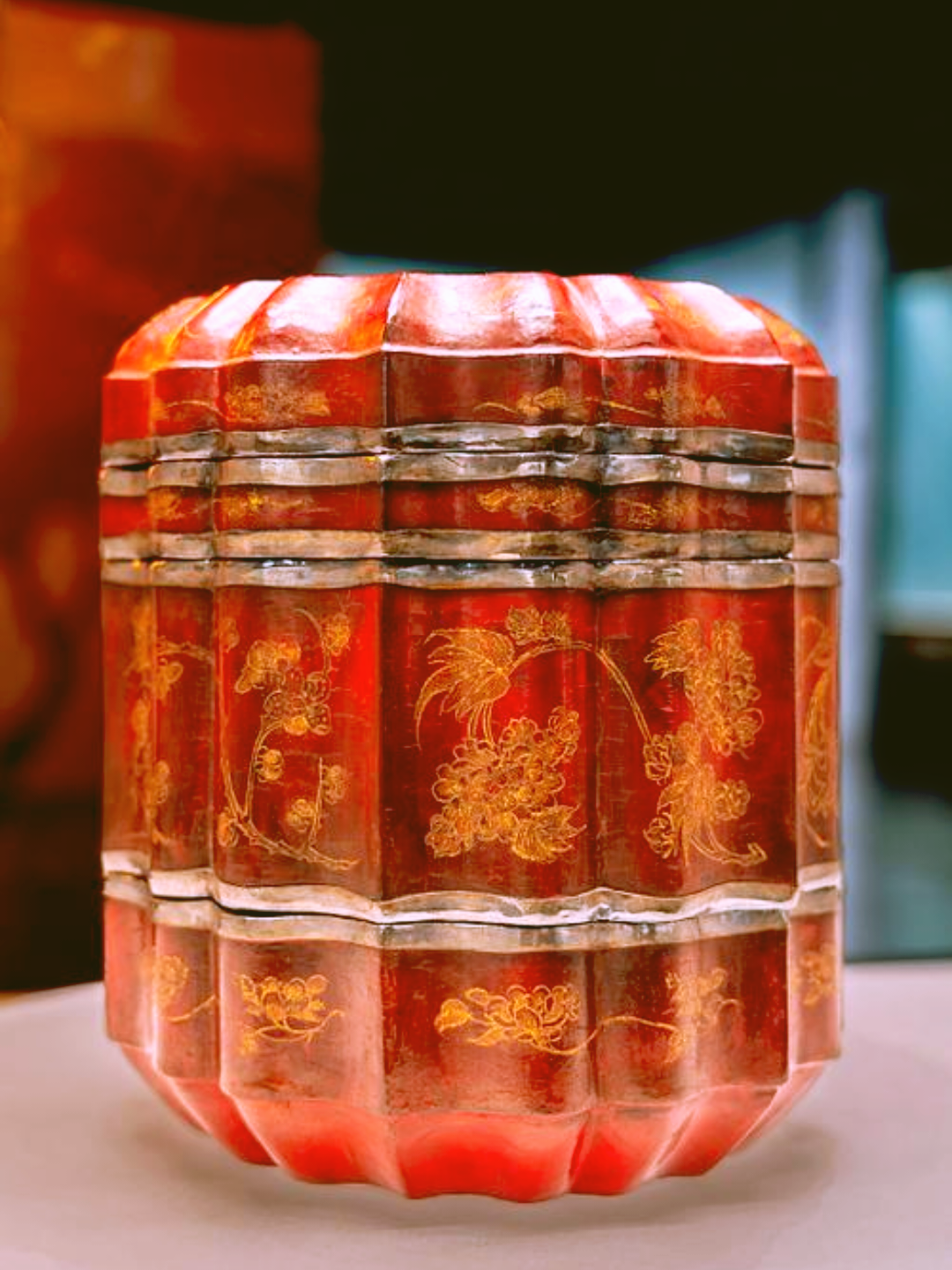云秀 的想法: 朱漆戗金莲瓣式人物花卉纹奁|常州博物馆镇馆之宝 | 🍀 宋代朱漆戗金莲瓣式人物花卉纹奁通高21.3厘米… - 知乎