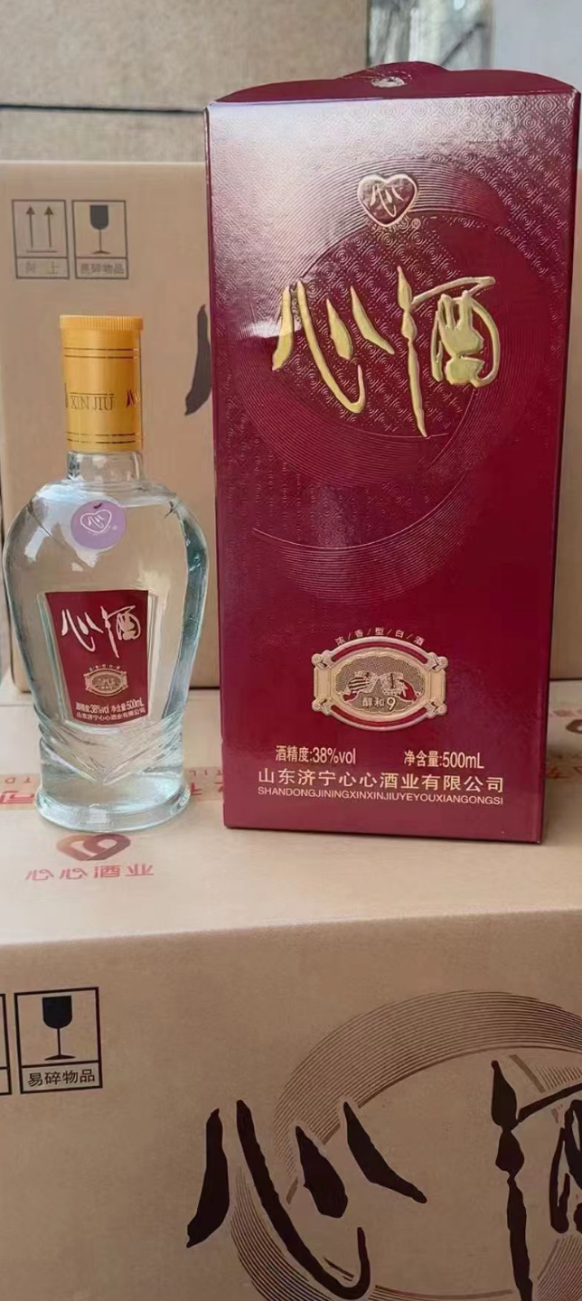 两个酒窝没有酒 的想法: 不是因为喝酒而喝酒,只是对某种的思念寄托