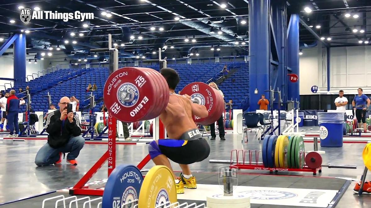 深蹲的标准动作