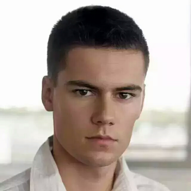 男士平头的发型设计怎样才好看