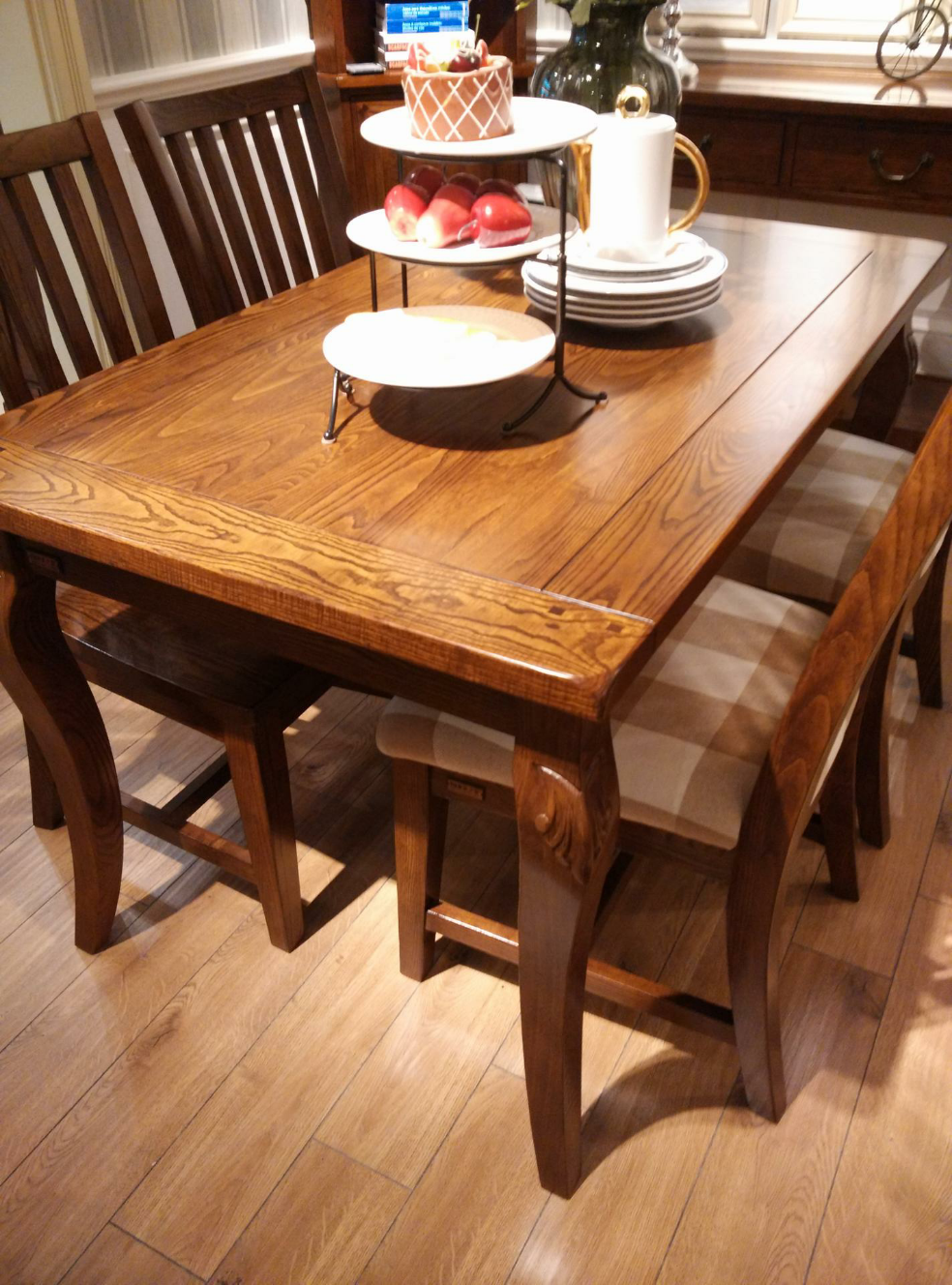 美乐乐有没有中式实木餐桌我想买餐桌找了网上很多家都不是很满意求