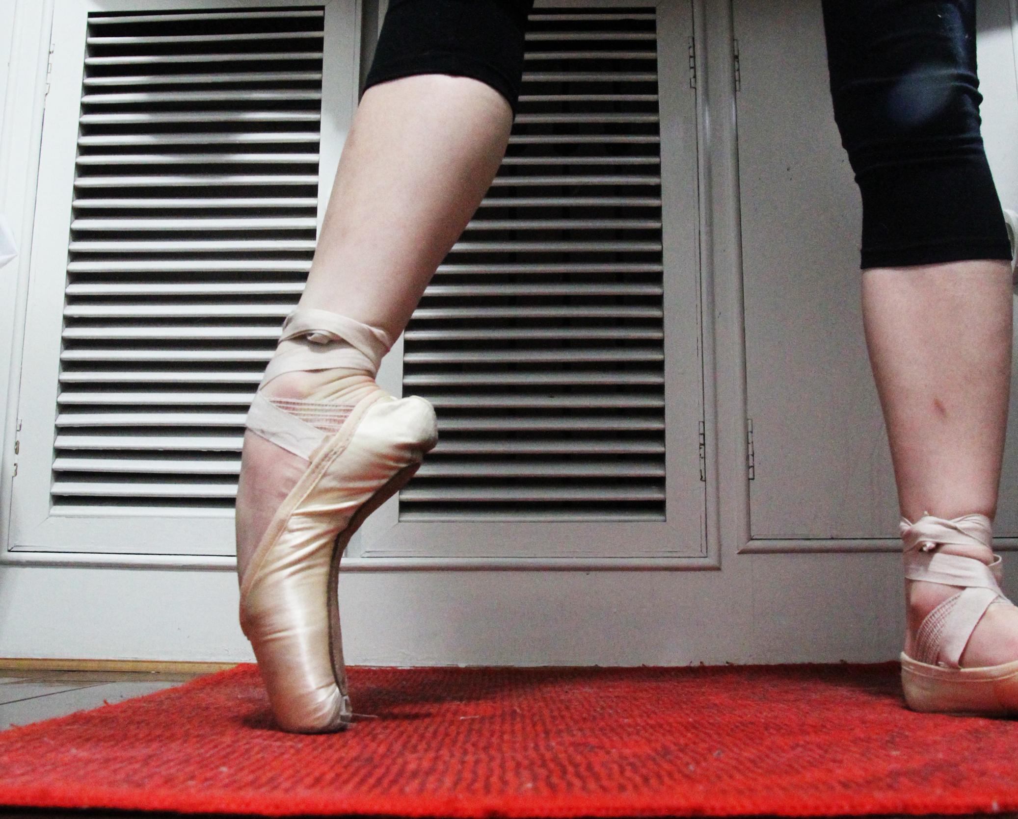 穿足尖鞋前芭蕾需要接受哪些正确方法训练