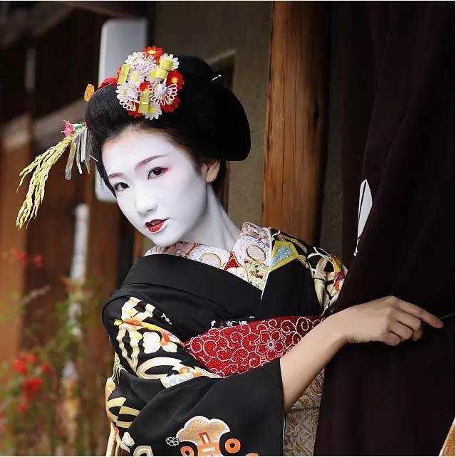 艺伎的妆容有什么特别的要求和涵义吗？ - 知乎