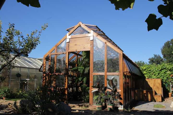 怎样在院子里建一个玻璃花房 知乎