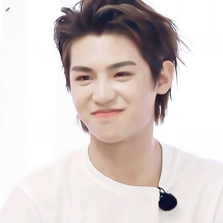 有没有黄明昊泰菲笑的图片