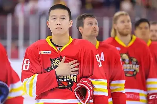中國冰球隊一堆歸化球員，為什麽沒有像男足一樣引發大量爭議？ - 知乎