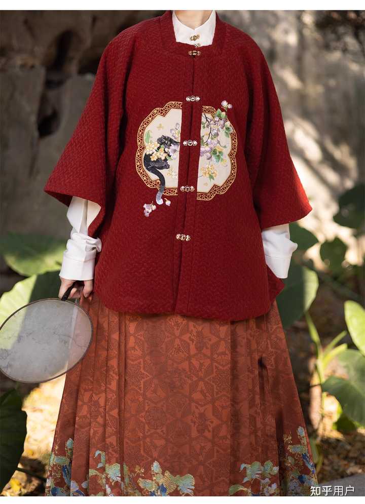 曲裾、直裾、襦裙、半臂、袄裙、褙子、圆领袍、直裰、贴里……这些古代服饰名词分别是什么意思? - 知乎