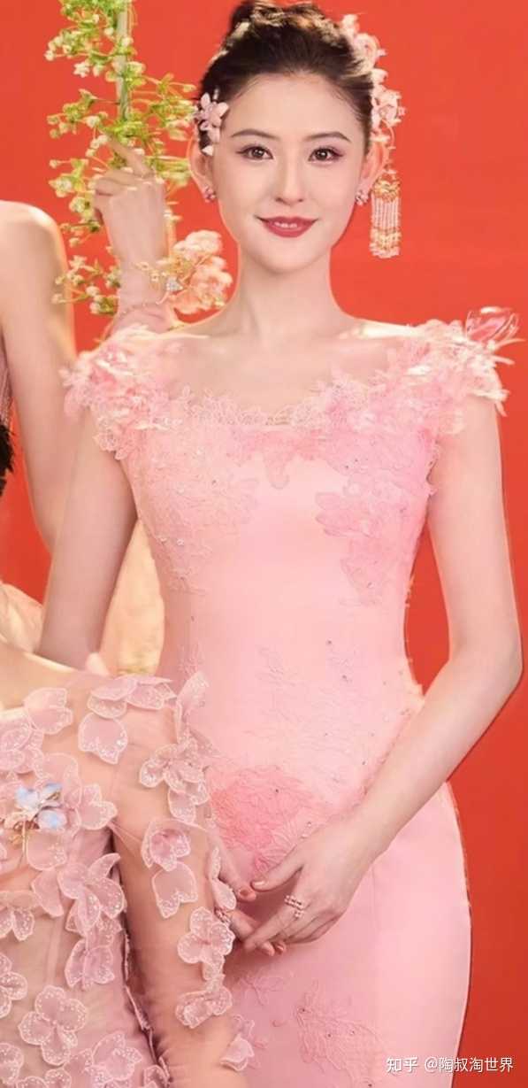 2026年春晚第一个节目「立春」太养眼了,你最喜欢哪位女明星的造型? - 知乎