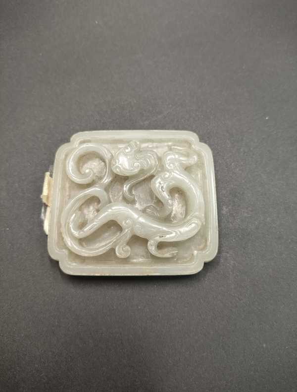 我用一把几千年的铁器在一个几千年的龟背上面凿几个甲骨文，它能变成文物吗？