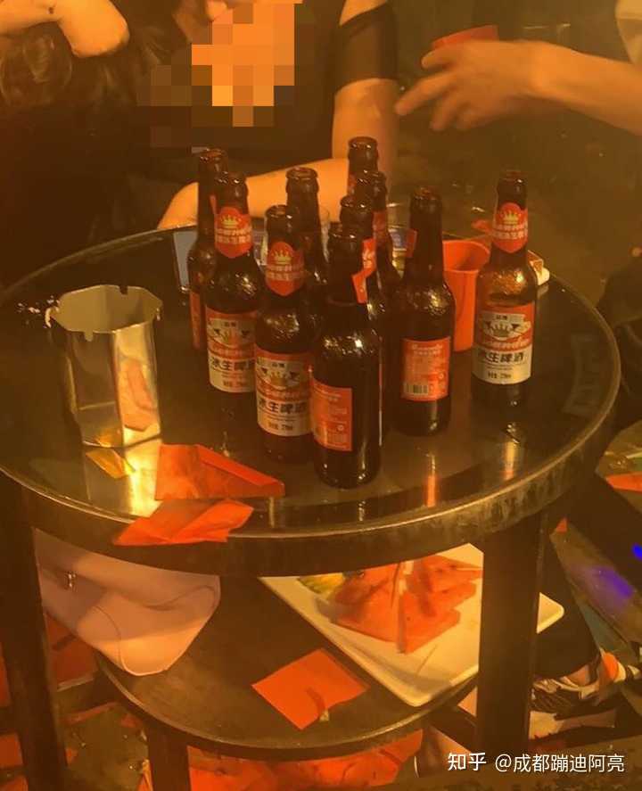 请问第一次去酒吧蹦迪的流程?还有散台卡座之类的是什么意思? - 知乎