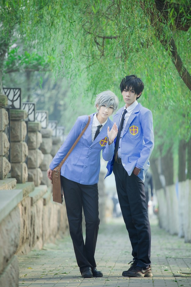 有哪些能戴眼镜 cos 的男性角色？ - 知乎