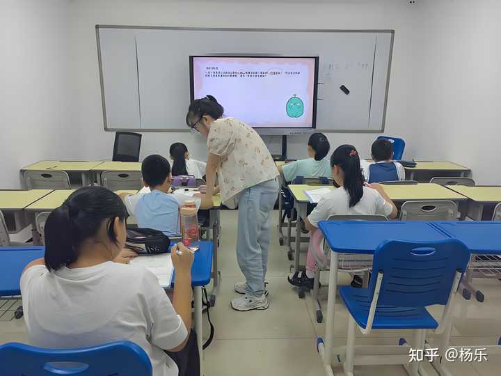 初一孩子的数学不好,请问应该找专业老师一对一给补课还是给报课外辅导班? - 知乎