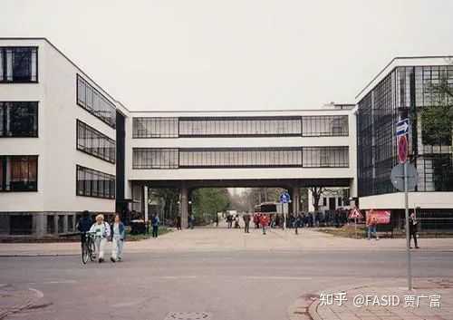 现代主义设计大师都有谁? 他们的代表作品都有什么? - 知乎