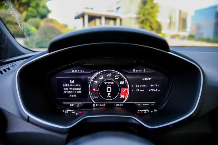 为什么液晶显示技术如此成熟，而大部分汽车仪表盘还是使用物理仪表而不是液晶显示界面？