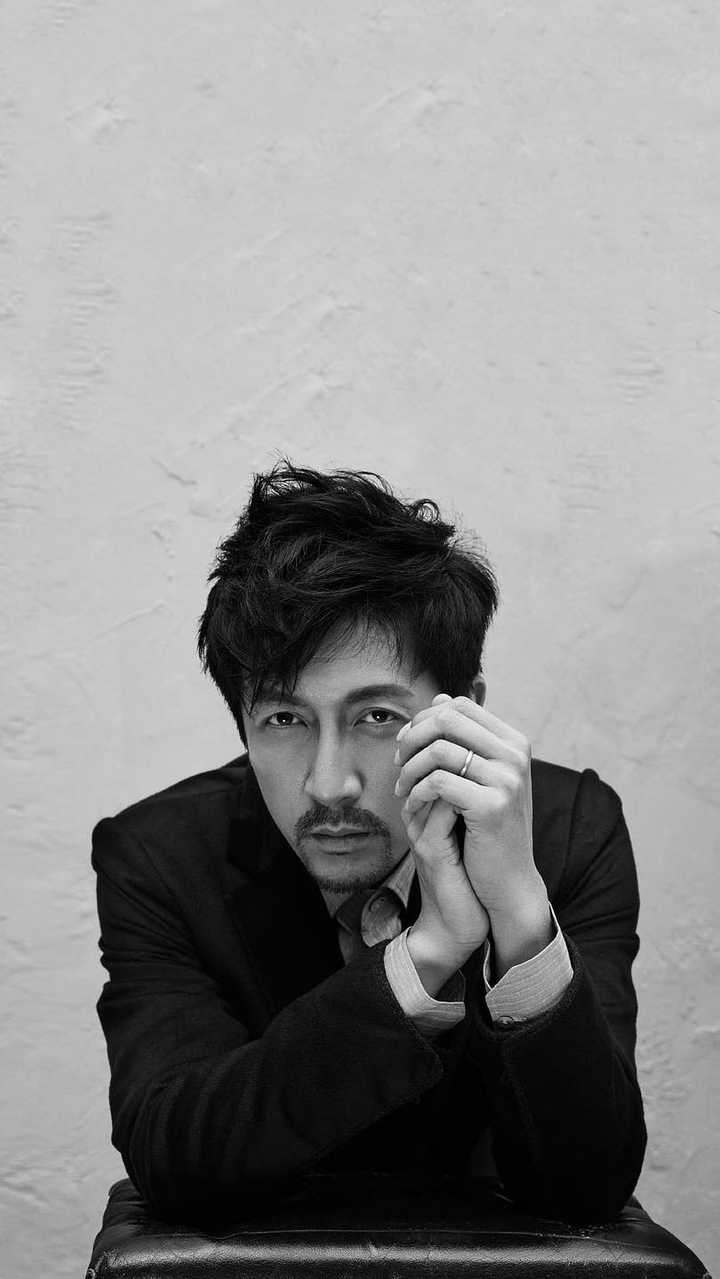 鲁一呀！越看越有味道的一张脸，人到中年真是才华和个性给外貌加成了。