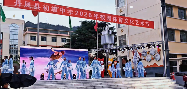 家长网购演出服后集体退货，家属称表演取消，店家从网上看到现场视频，这种情况店家如何维护自身权益？