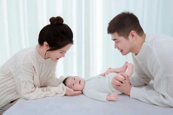高校设立「婴发展」专业教「带娃」，已招两届本科生，为啥「带娃」还需要读个本科？会让托育行业更专业吗？