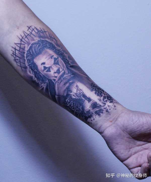 神秘的纹身师 的想法: 小丑~杰昆菲尼克斯 手腕部分是小哥自己拍