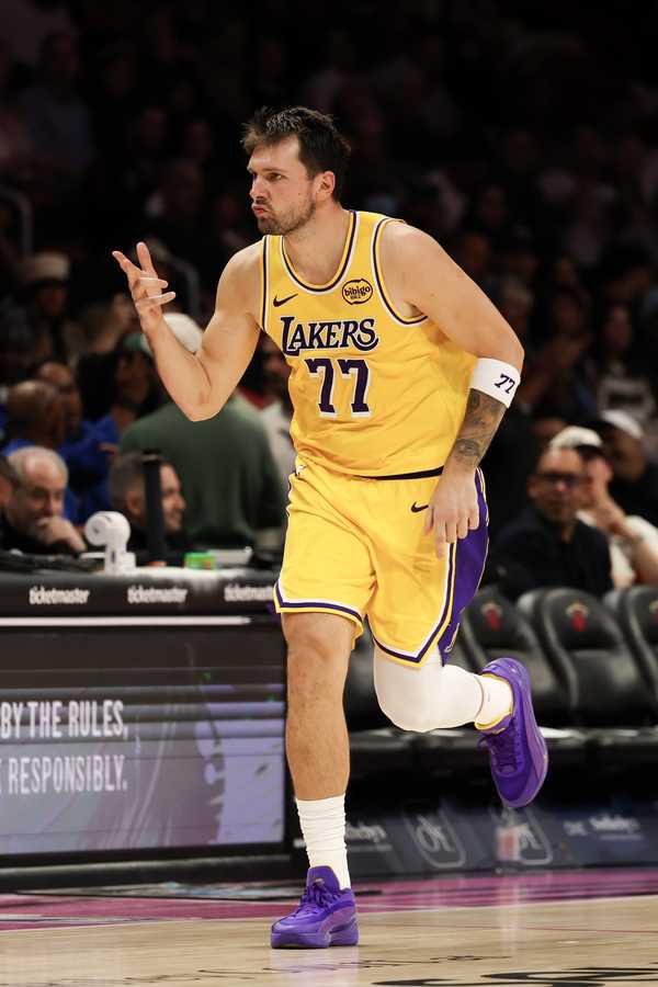 2526赛季NBA常规赛湖人 110:113 活塞，如何评价这场比赛？