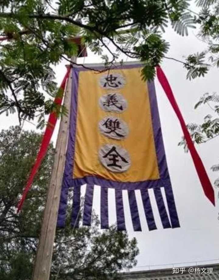 在东汉末年曹操赤壁之战中的旗帜是什么?是“魏”吗?如果是“汉”的话那刘备在当时打的旗帜又是什么呢? - 知乎