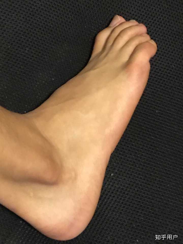 男孩子有一双好看的脚是一种什么样的体验？