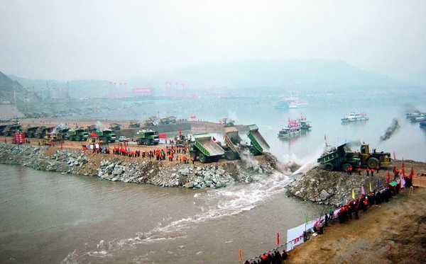 三峡水库淤满了以后会怎么处理？