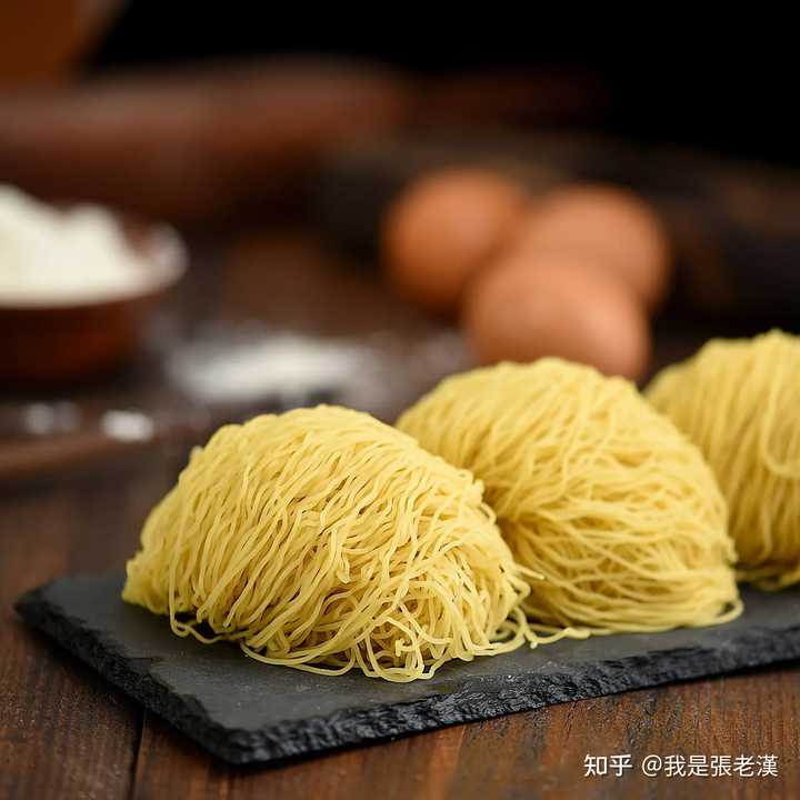 为什么有些泡面（方便面）会叫做伊面？“伊面”是什么意思？是方言还是中译外来词？ - 知乎