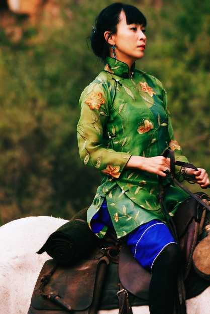 县长夫人(刘嘉玲 饰)