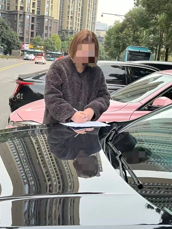车主发现租客将租来的 14 辆车抵押套现，二手车商也称自己是受害者，问题出在哪？谁该承担损失？