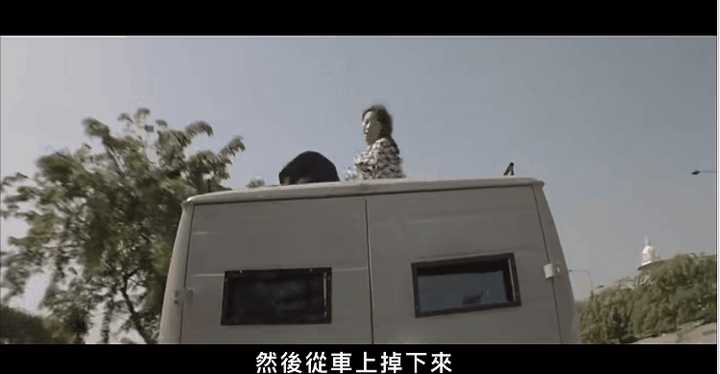如何评价杨紫琼主演的电影《瞬息全宇宙》？(瞬息间什么意思)