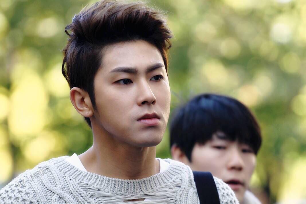 怎么评价东方神起的队长郑允浩?