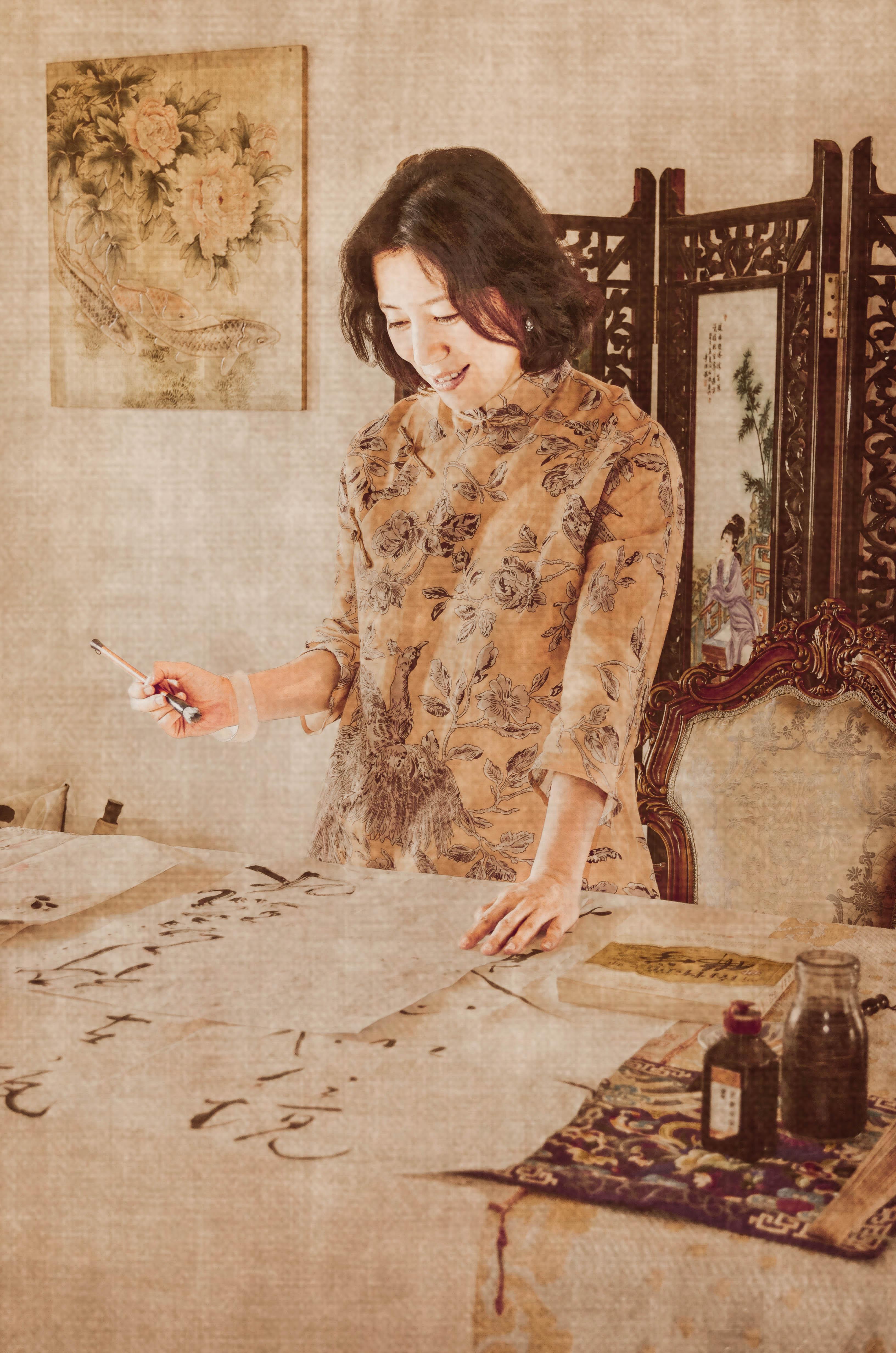 摄影师孙郡的这种风格照片的后期是怎么处理的?