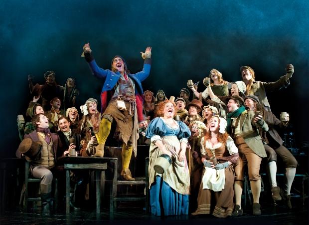 而歌剧魅影则有比较完整的肢体表演,道具? - 知乎