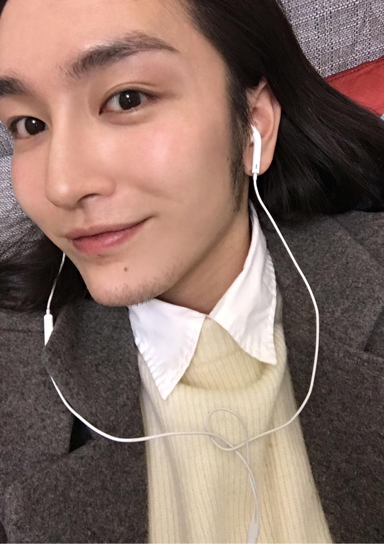 如何评价摄影师星野的长相