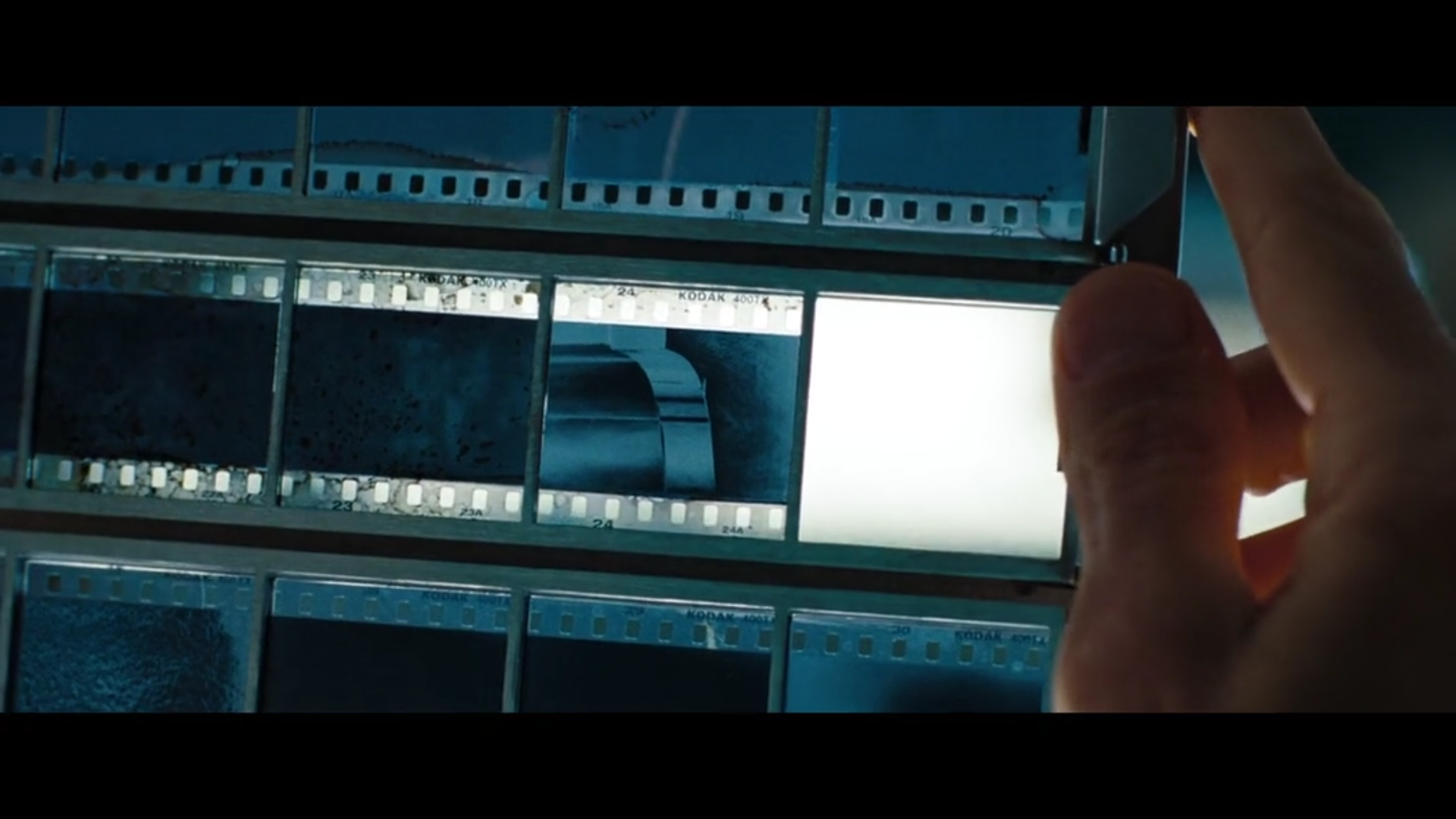 《白日梦想家》,结尾25底片拍摄的时间在尚恩送皮夹之后,没人觉得这是