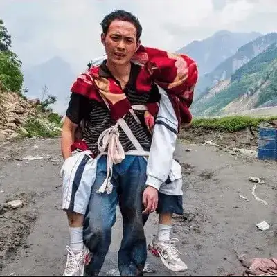 汶川地震，背著兒子遺體徒步走25公里回家的程林祥，如今怎麼樣了？