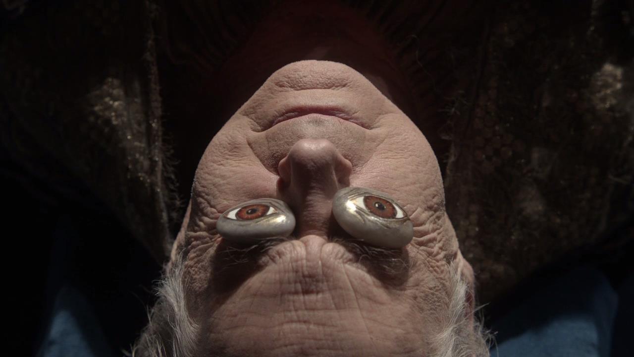 为什么乔佛里和泰温死的时候眼睛上要放滑稽的石头?