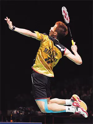 打羽毛球怎么摆拍跳杀?