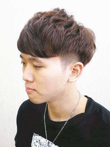 男生扁脑袋发型该怎么弄?