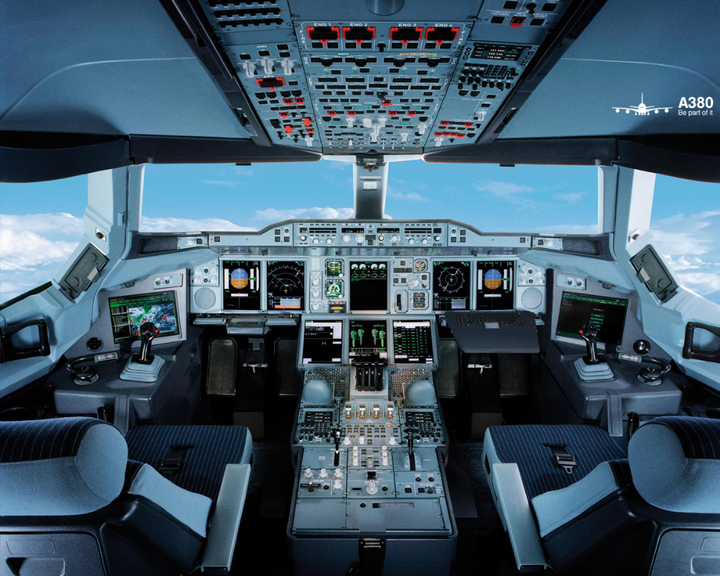 如果你不知道它是空客的话~~看看波音的也无妨~~ 译言网 | 飞机驾驶舱