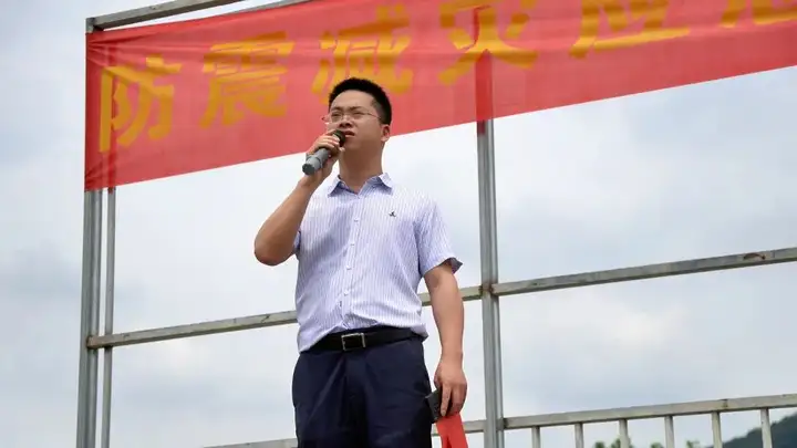 防震于未然 安全伴成长丨富阳校区开展校园防震减灾应急疏散演练(图4)