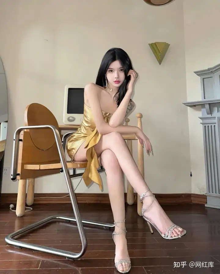 INS美女夏媛 |  肤白貌美，优雅姿势，长腿御姐 Instagram-第15张