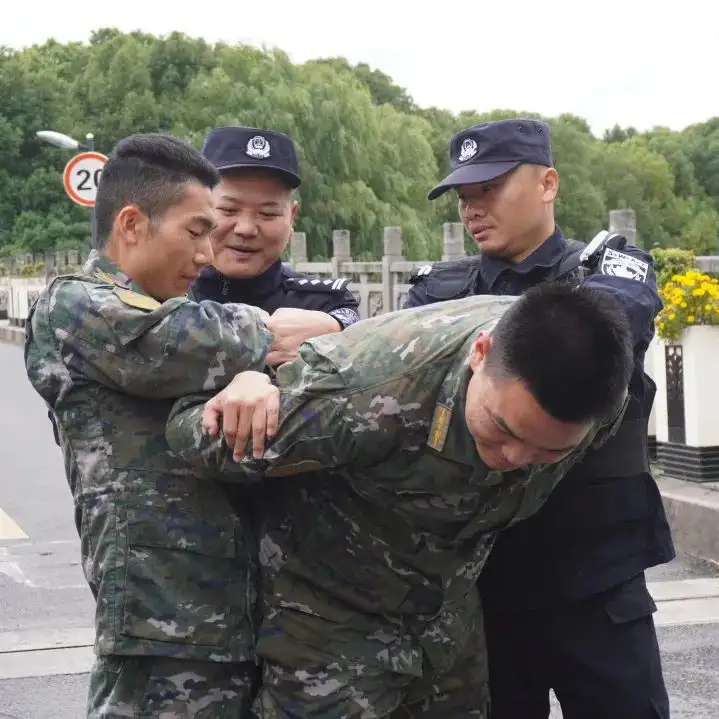 筑牢安全防线 守护平安校园 | 塘栖校区反恐防暴安全演练(图8)