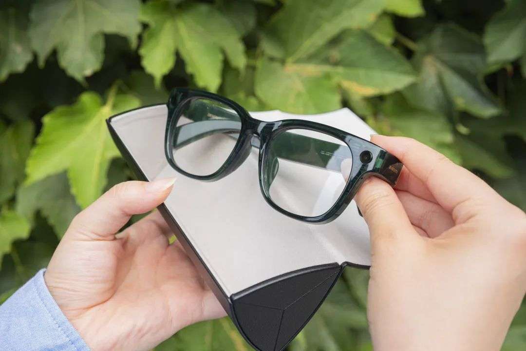 小米 AI 眼镜首发体验：对于国内用户，这可能是更好的 Meta Ray-Ban