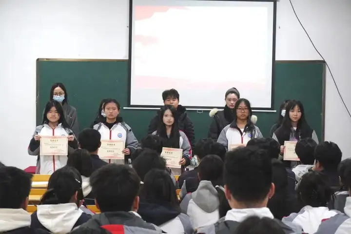 【紅色校園】信念如磐礪初心 青春揚(yáng)帆擔(dān)使命 | 塘棲校區(qū)團(tuán)課順利結(jié)業(yè)!(圖13) 【紅色校園】信念如磐礪初心 青春揚(yáng)帆擔(dān)使命 | 塘棲校區(qū)團(tuán)課順利結(jié)業(yè)!(圖13)