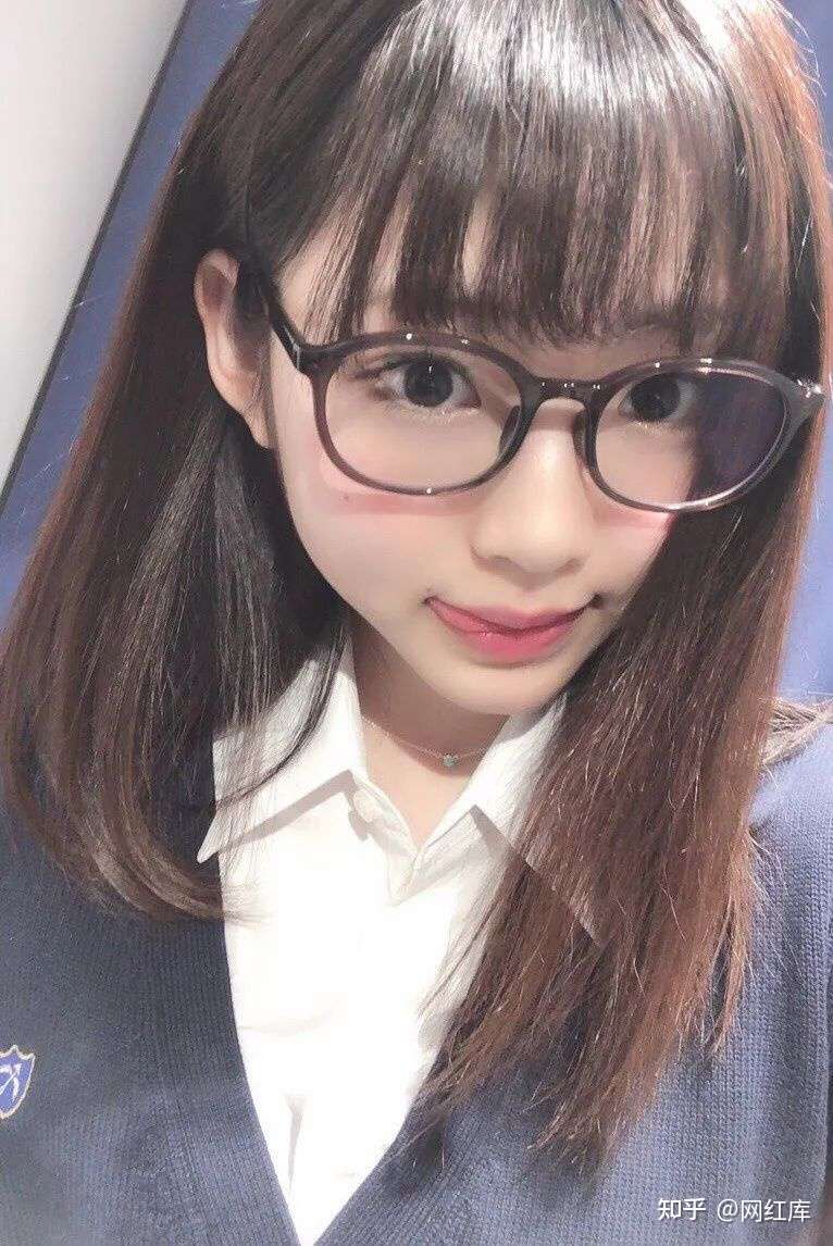 日本赛车女郎八伏纱世｜娃娃脸配模特身材的甜辣风美女 Facebook-第10张