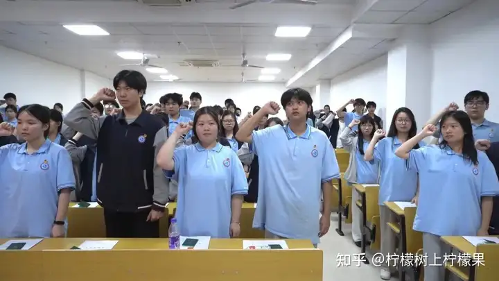 【红色校园】青春报国守初心 砥砺奋进新征程 | 2025-2026学年学员入团仪式(图11)