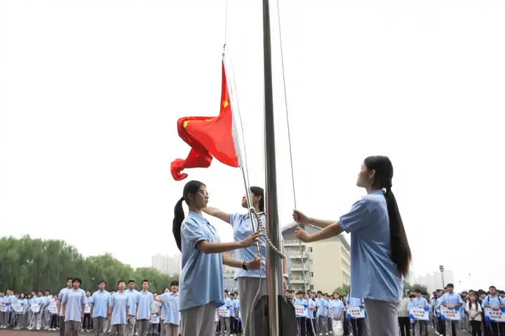 【红色校园】匠心筑梦守初心 榜样领航启华章 | 塘栖校区2025-2026学年第二学期先进表彰暨爱国