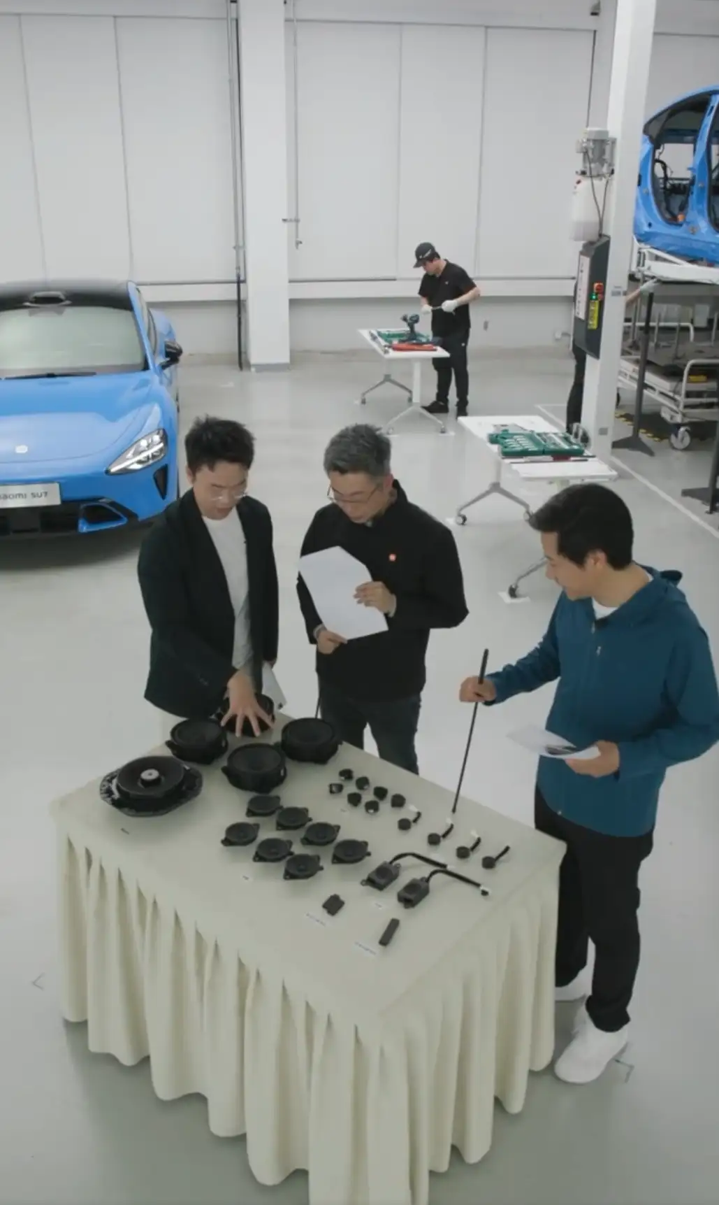 4月2日雷军直播新一代SU7拆车，有什么亮点信息？官方拆车直播会成为各汽车品牌的基本操作吗？