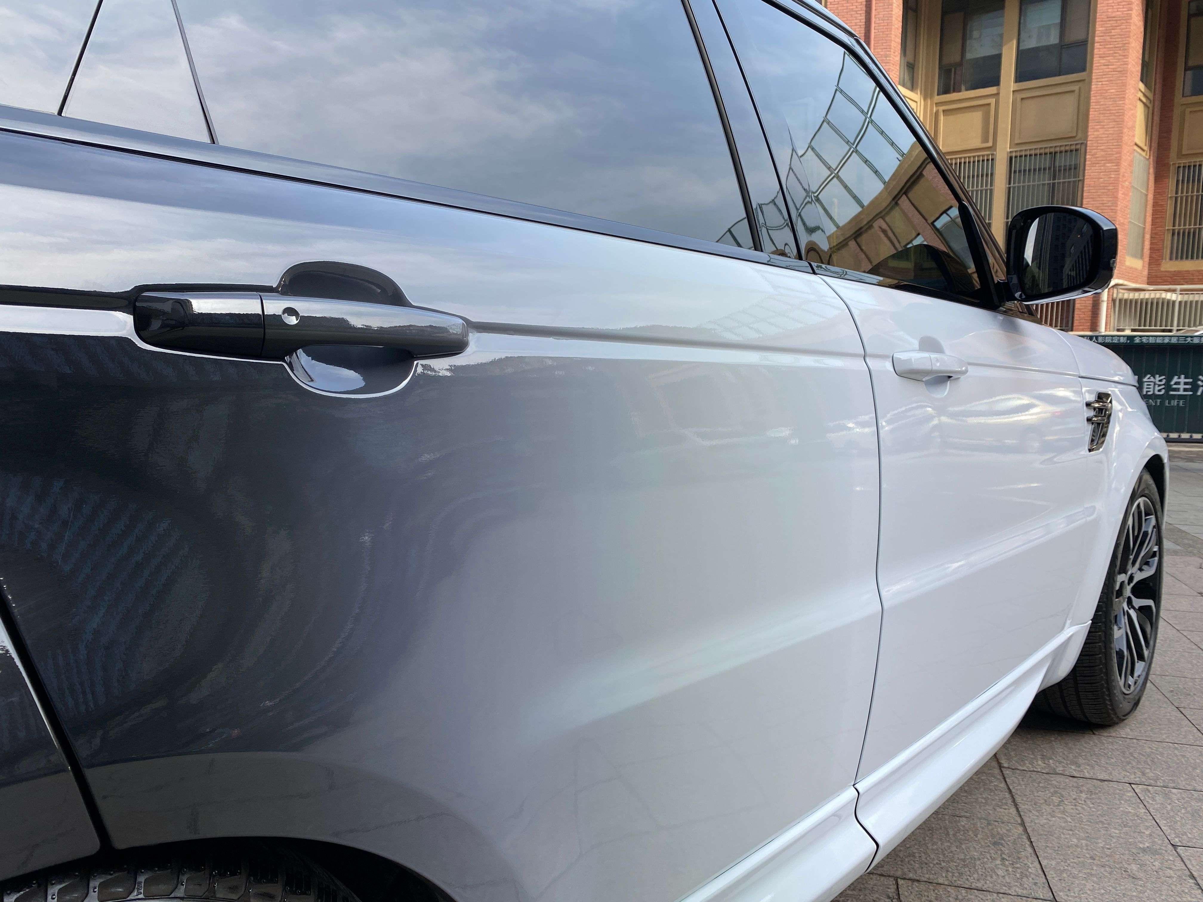 凤城知音汽车贴膜服务 的想法: 最新路虎揽运改色白黑渐变 - 知乎